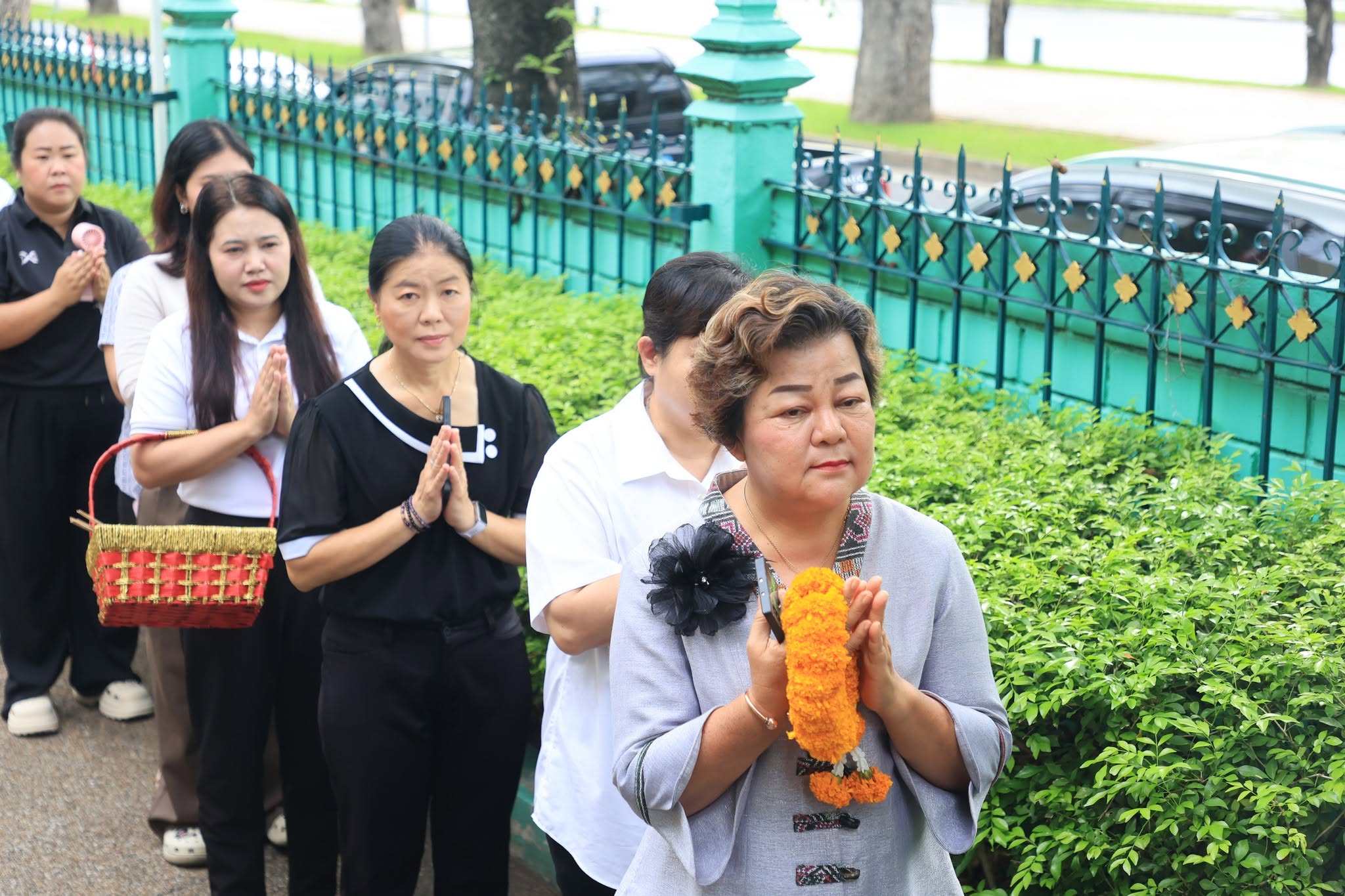 title - ผู้อำนวยการสำนักบริหารกลาง ส.ป.ก. สักการะสิ่งศักดิ์สิทธิ์ประจำ ส.ป.ก. เนื่องในโอกาสเข้ารับตำแหน่งใหม่ 